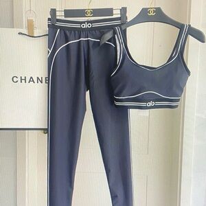 ALO Yoga Black & White Striped Sports Bra Size M